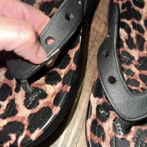 Crocs Classic Animal Remix Fit Flop Sandals Black Leopard Unisex Adult W9/M7 EUC - Picture 2 of 5